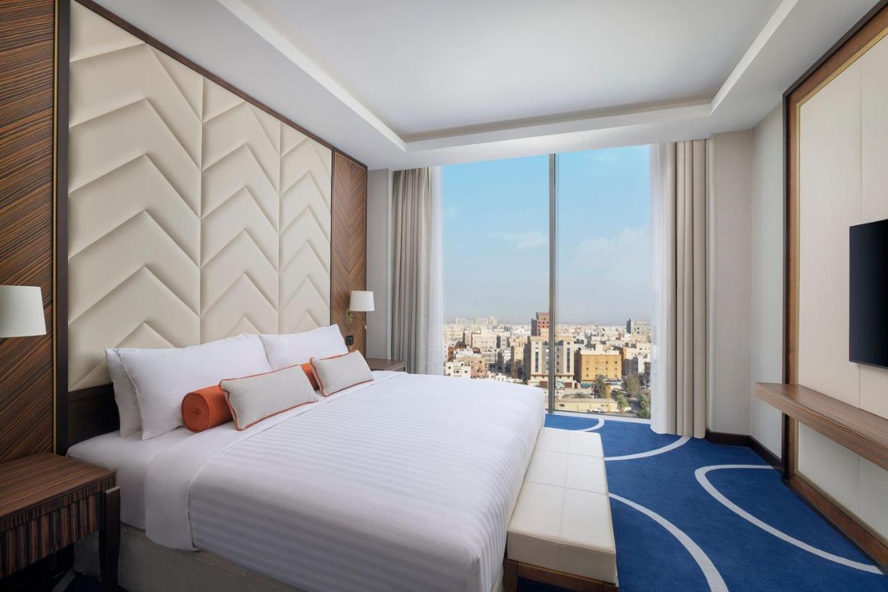 Jeddah Marriott Hotel Madinah Road Ngoại thất bức ảnh A bedroom at the hotel