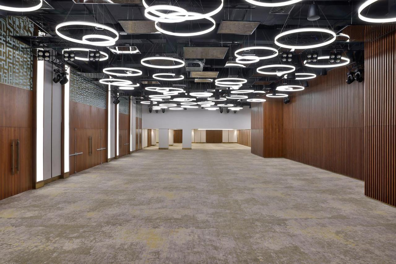 Jeddah Marriott Hotel Madinah Road Ngoại thất bức ảnh The interior of the National Cultural Centre