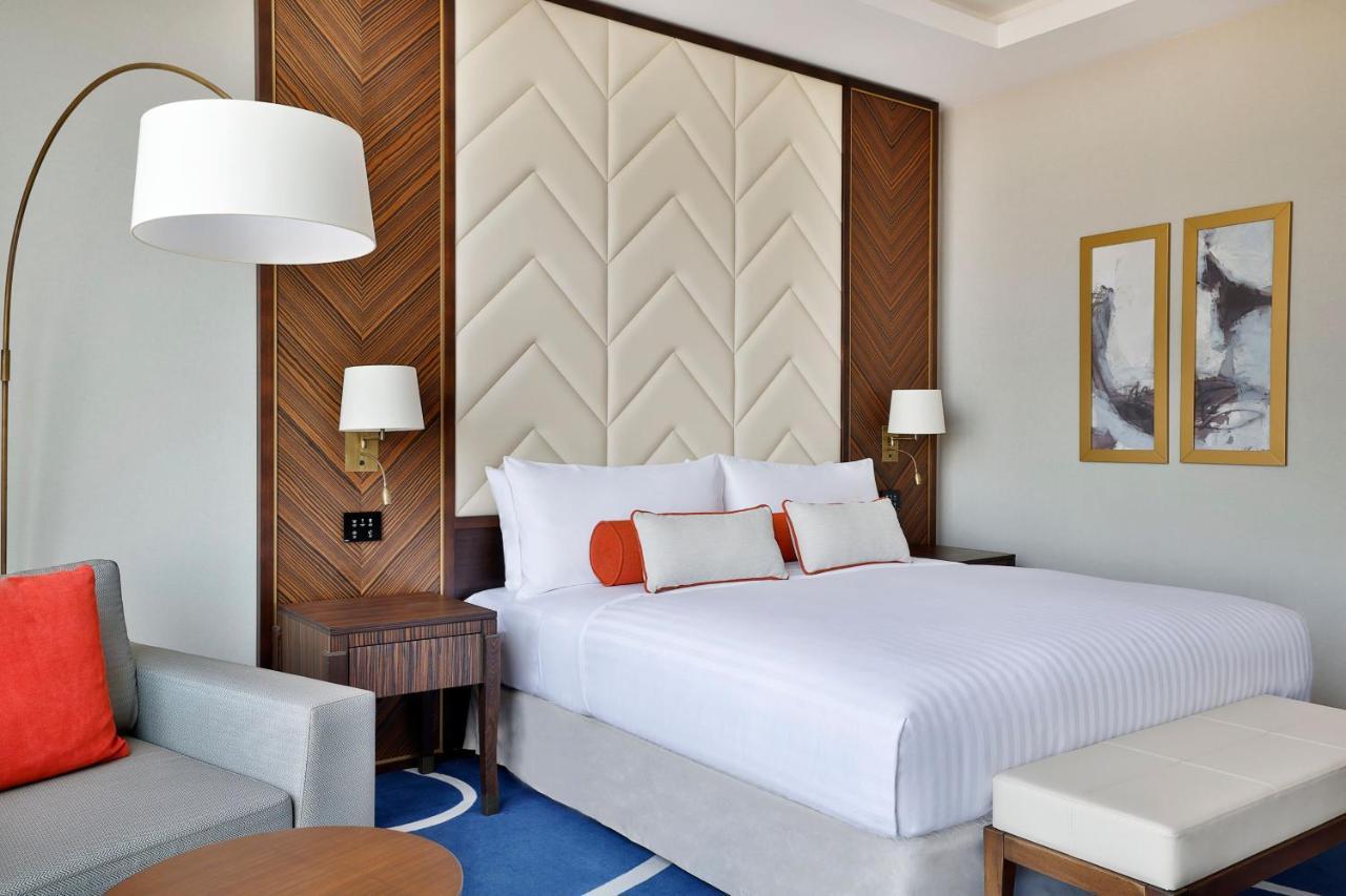 Jeddah Marriott Hotel Madinah Road Ngoại thất bức ảnh A guest room at the hotel