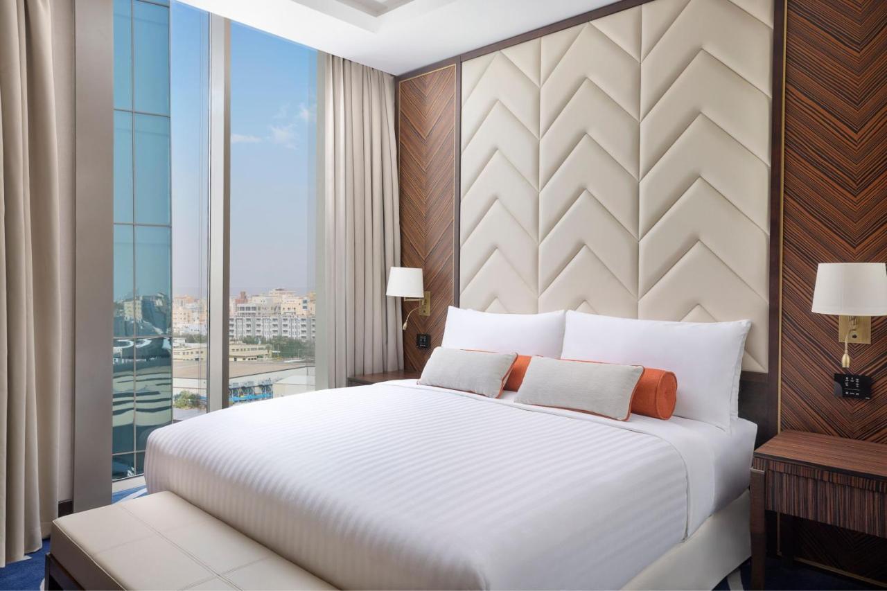 Jeddah Marriott Hotel Madinah Road Ngoại thất bức ảnh A bedroom at the hotel