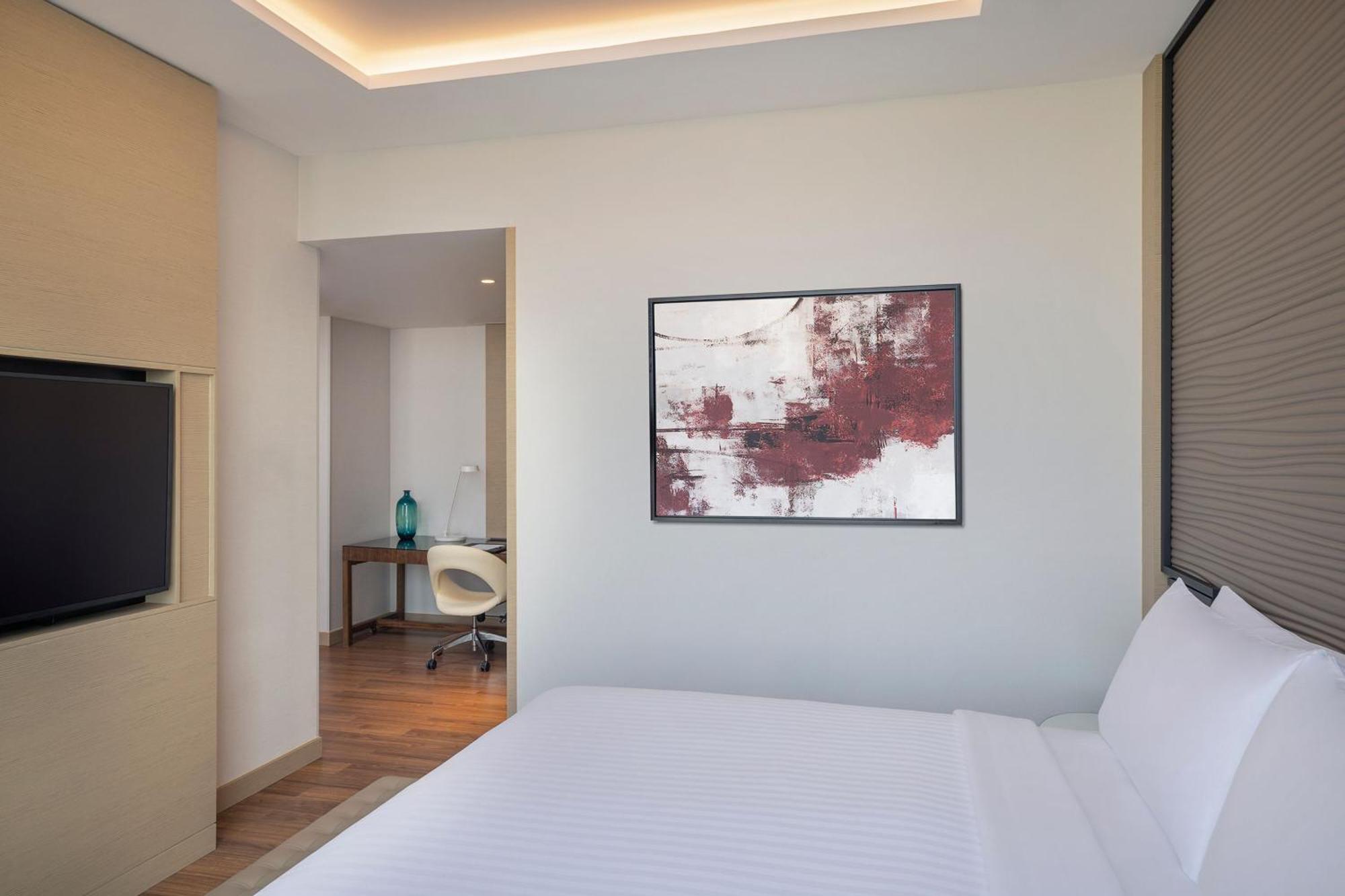 Jeddah Marriott Hotel Madinah Road Ngoại thất bức ảnh A bedroom at the hotel