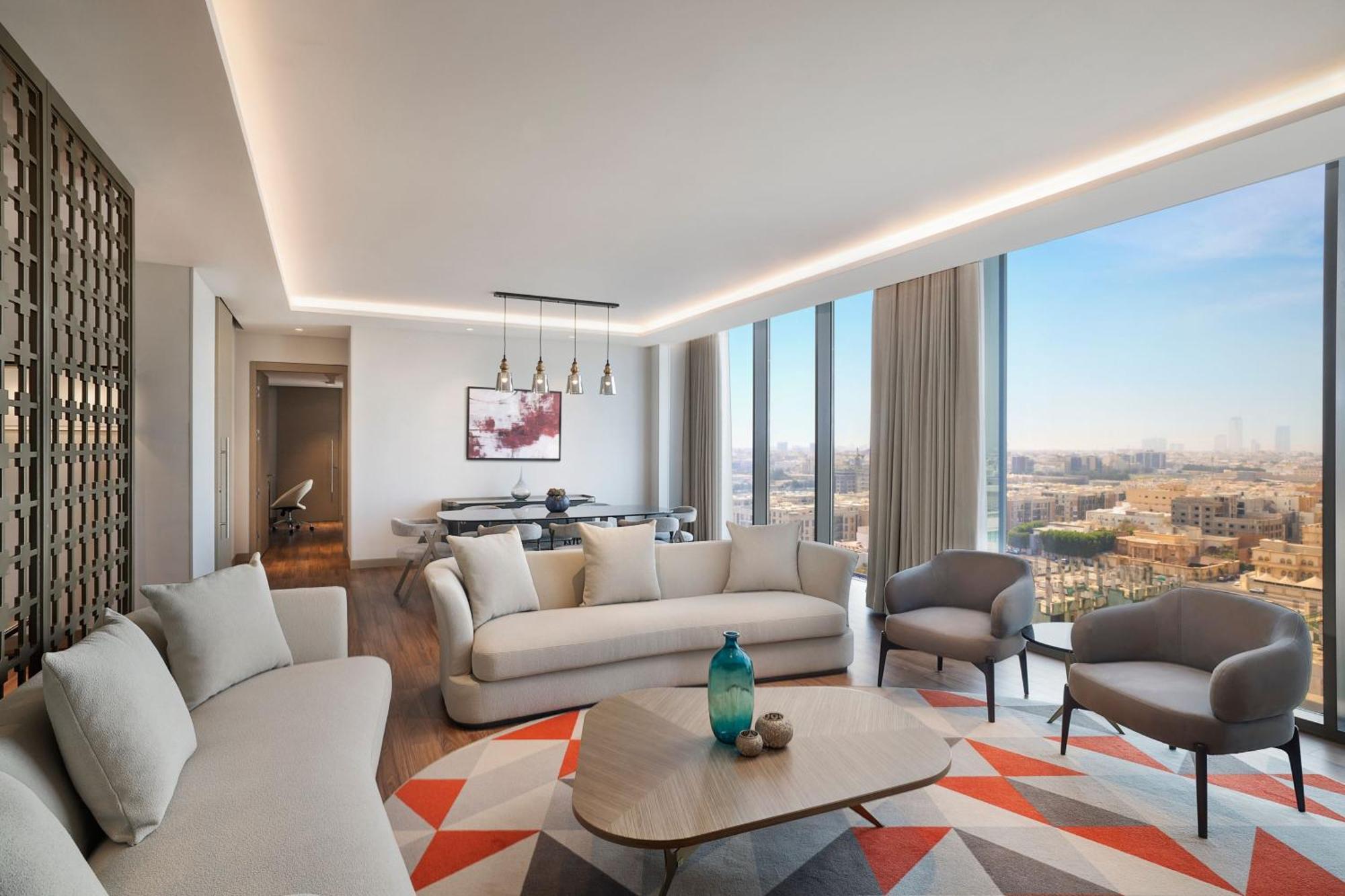 Jeddah Marriott Hotel Madinah Road Ngoại thất bức ảnh The living room of a three-bedroom apartment