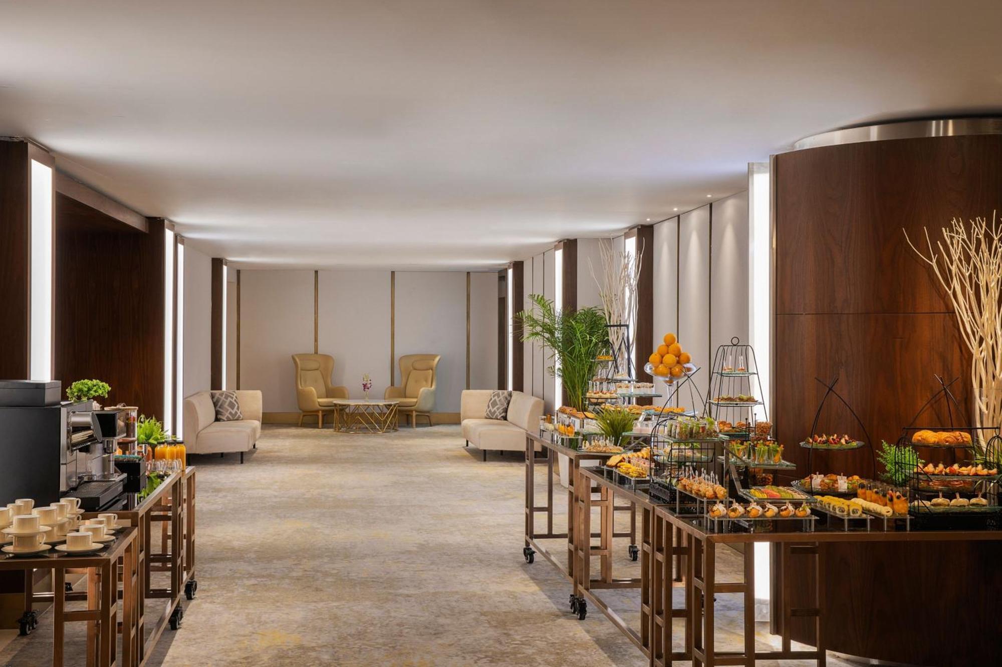 Jeddah Marriott Hotel Madinah Road Ngoại thất bức ảnh The Westin Mumbai International Airport