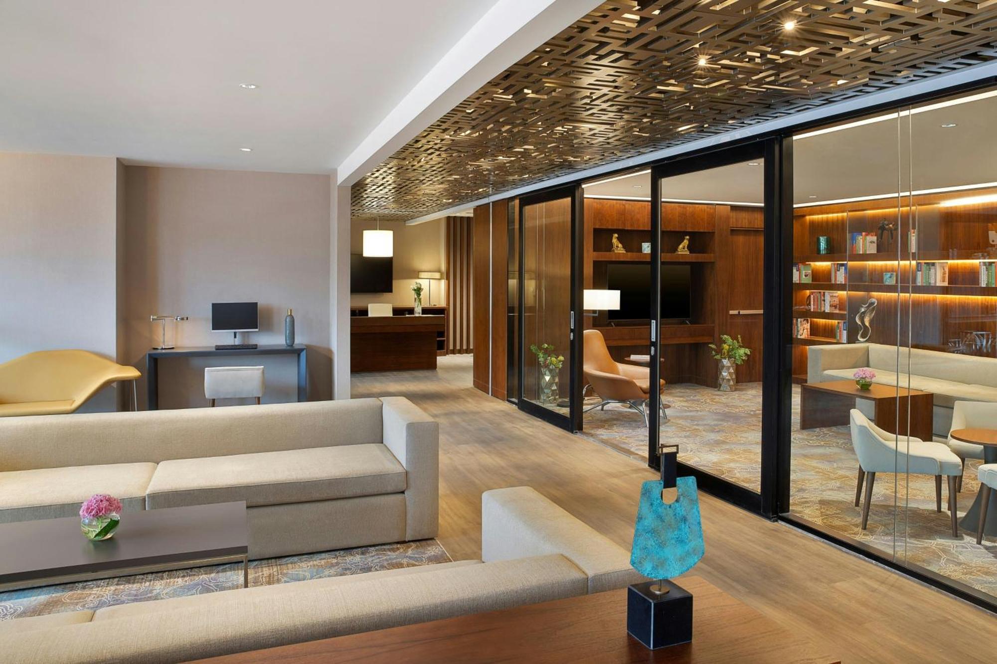 Jeddah Marriott Hotel Madinah Road Ngoại thất bức ảnh The Westin Mumbai International Airport